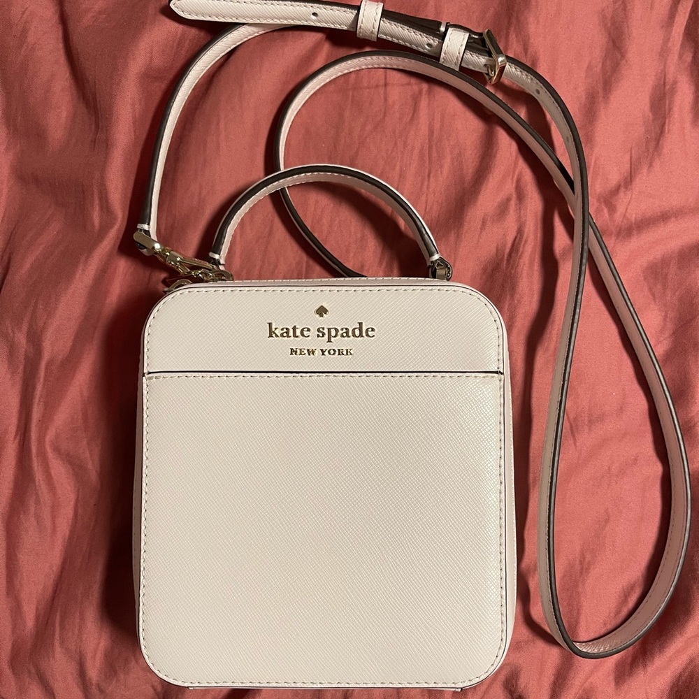 Kate Spade crossbody. Was worn only once. Like new condition.